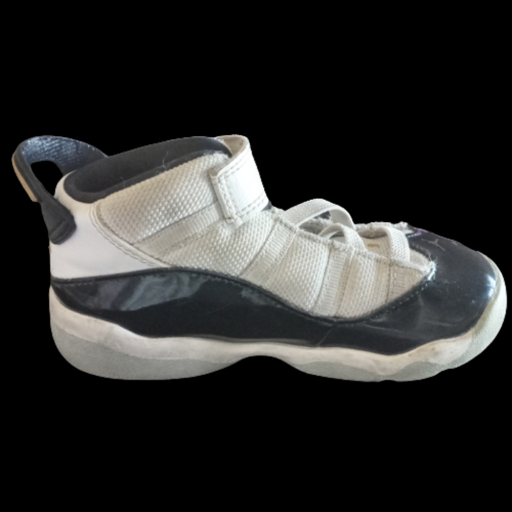 Black and white Air Jordan size 9C
